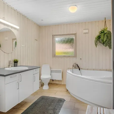 Anine - 200m To The Fjord By Interhome *